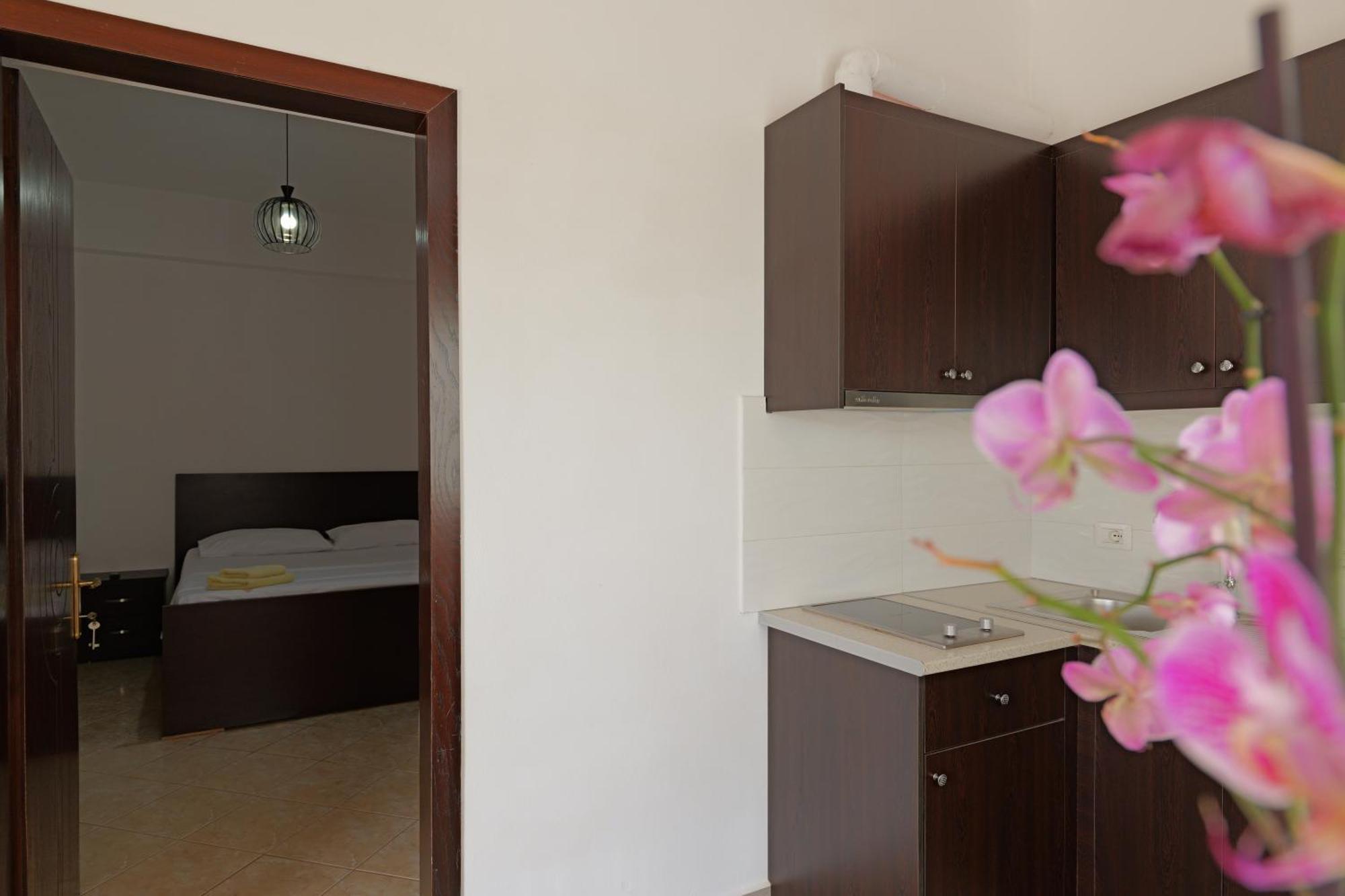 Brahimi Guest House Ksamil Exterior foto