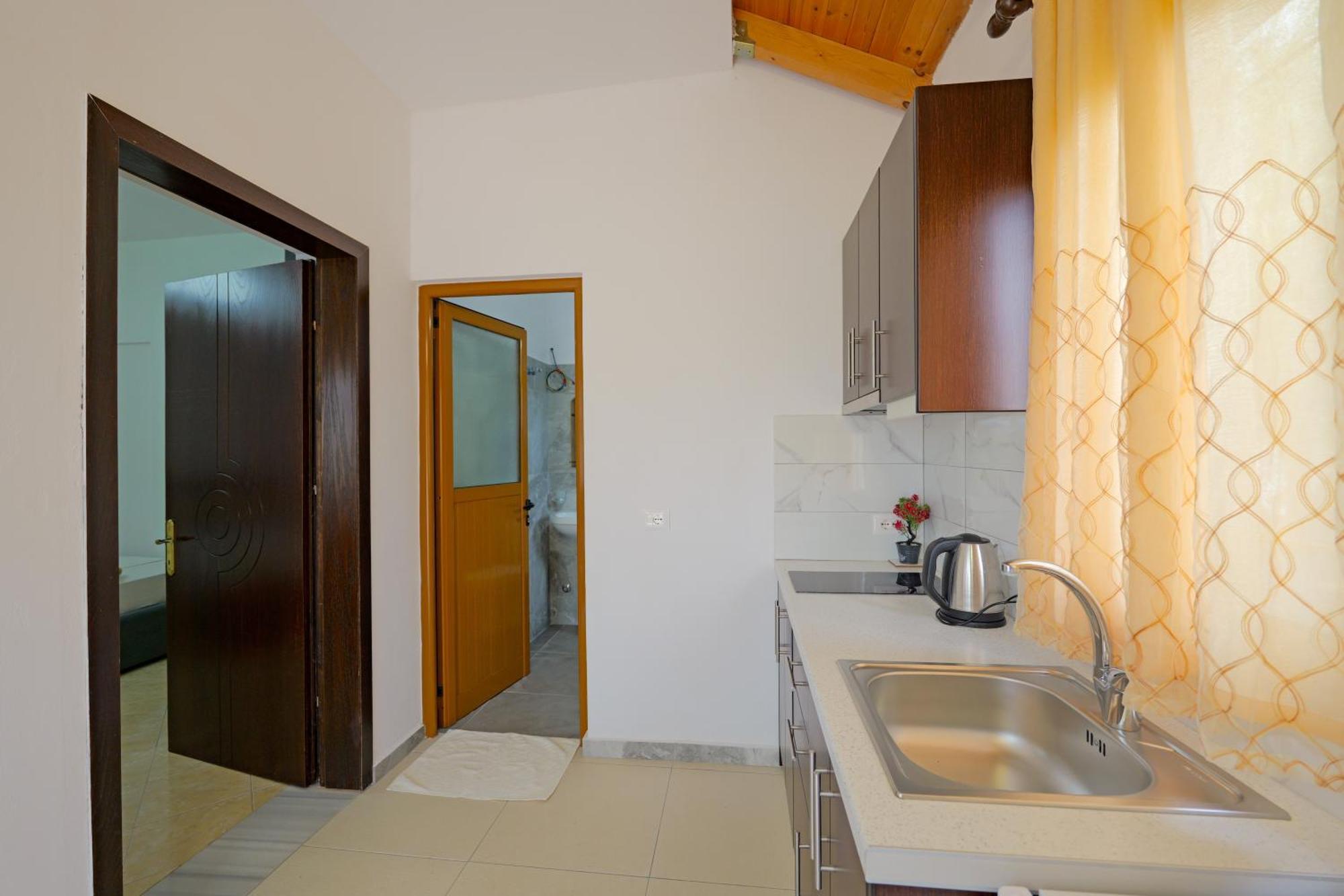 Brahimi Guest House Ksamil Exterior foto