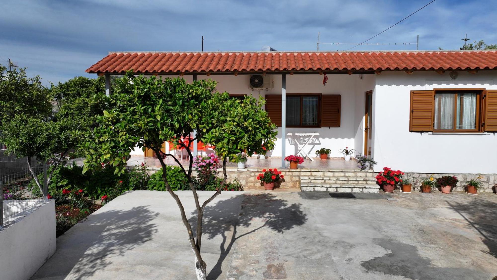 Brahimi Guest House Ksamil Exterior foto